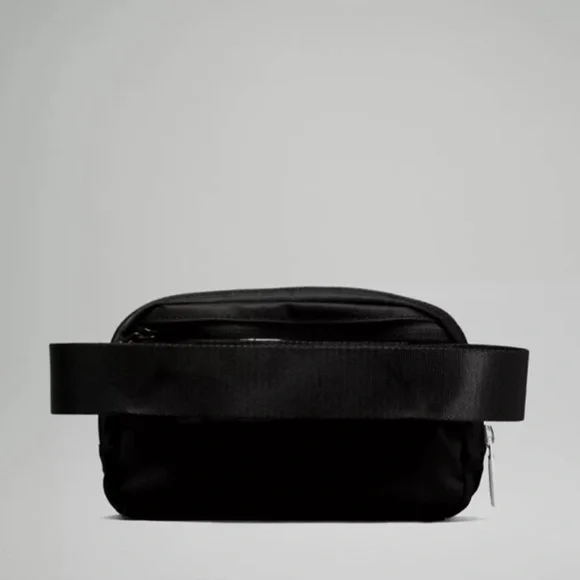 🖤NEW LULULEMON EVERYWHERE BAG 1L - Picture 2 of 6